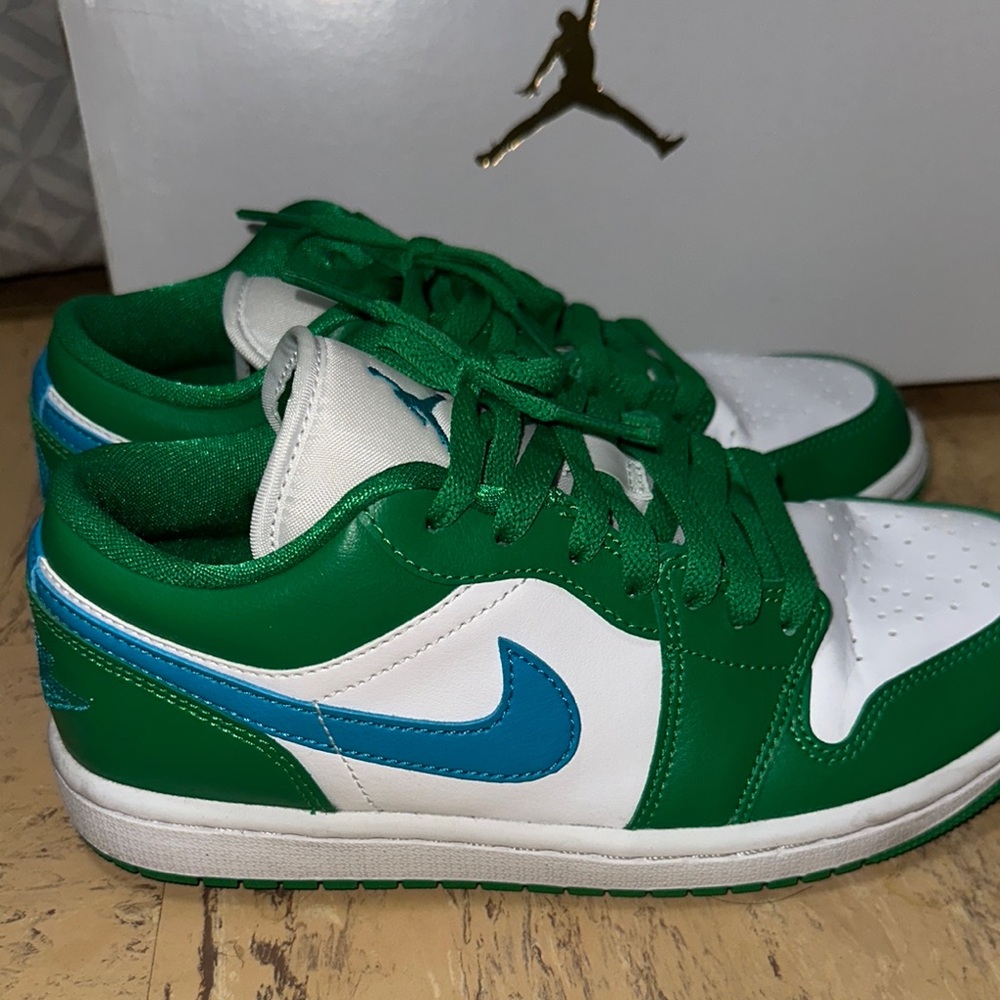 Womens air jordan low size 7